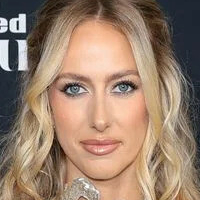 Британи Махоумс Голи