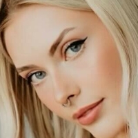 Ема Сейнт Джеймс: Тема за дискусия Голи