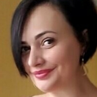 момиче с огромно деколте Голи