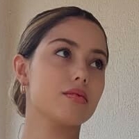 Изабела Голи