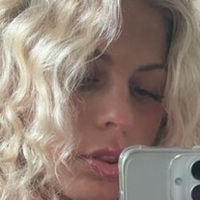 Кейли Сикроко и Меган Сикроко Голи