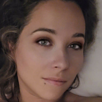 Лария Ръсел Голи