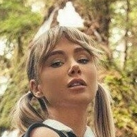 сара модел Голи