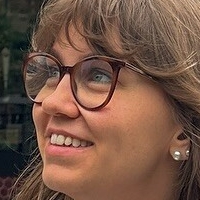 Парижанин с сърбящи крака Голи