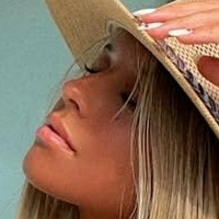 Зоуи Богач Голи